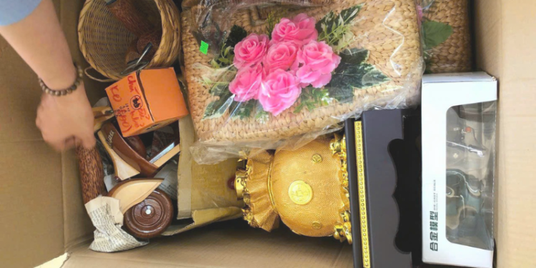 Gửi quần áo đi Dubai