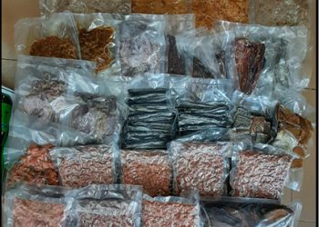 gửi đồ ăn vặt đi Mỹ